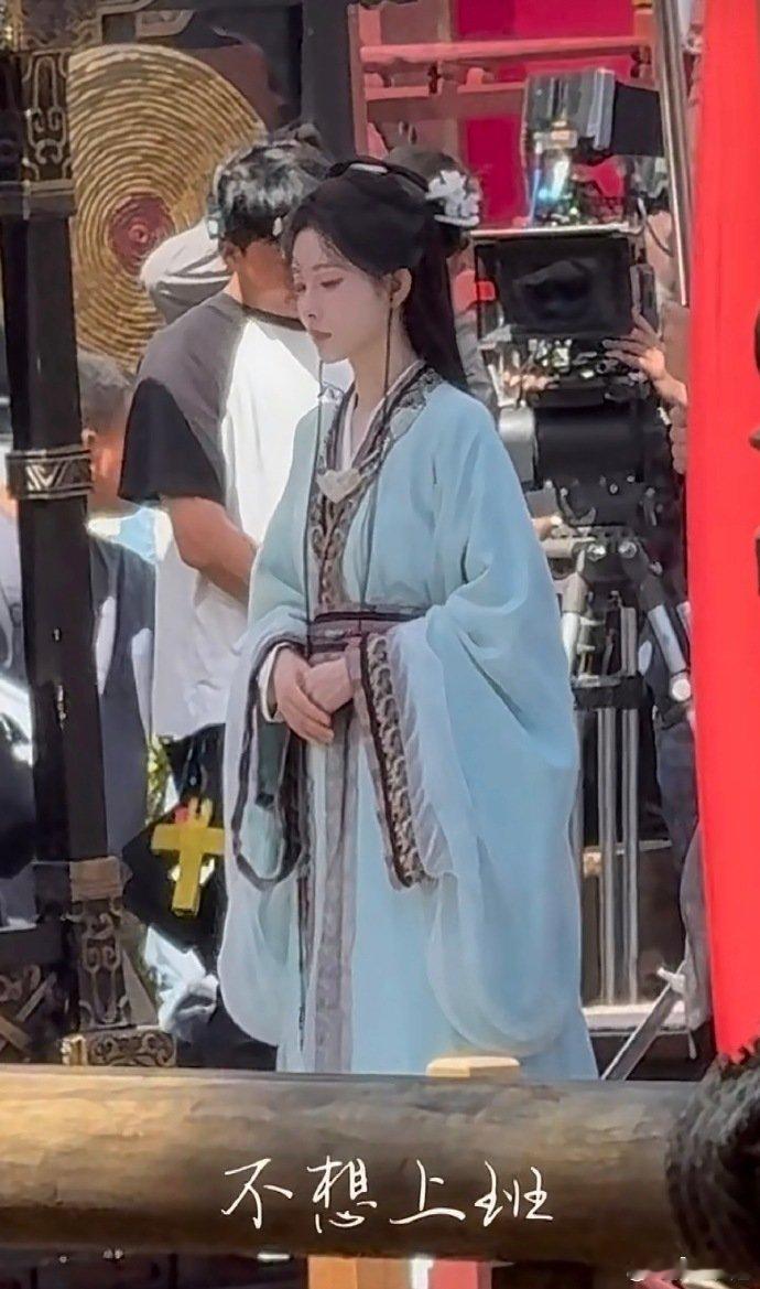 孟子义拍戏睡着了孟子义拍戏站着睡着了 孟子义拍戏站着睡着了，有点演我上早八状态了
