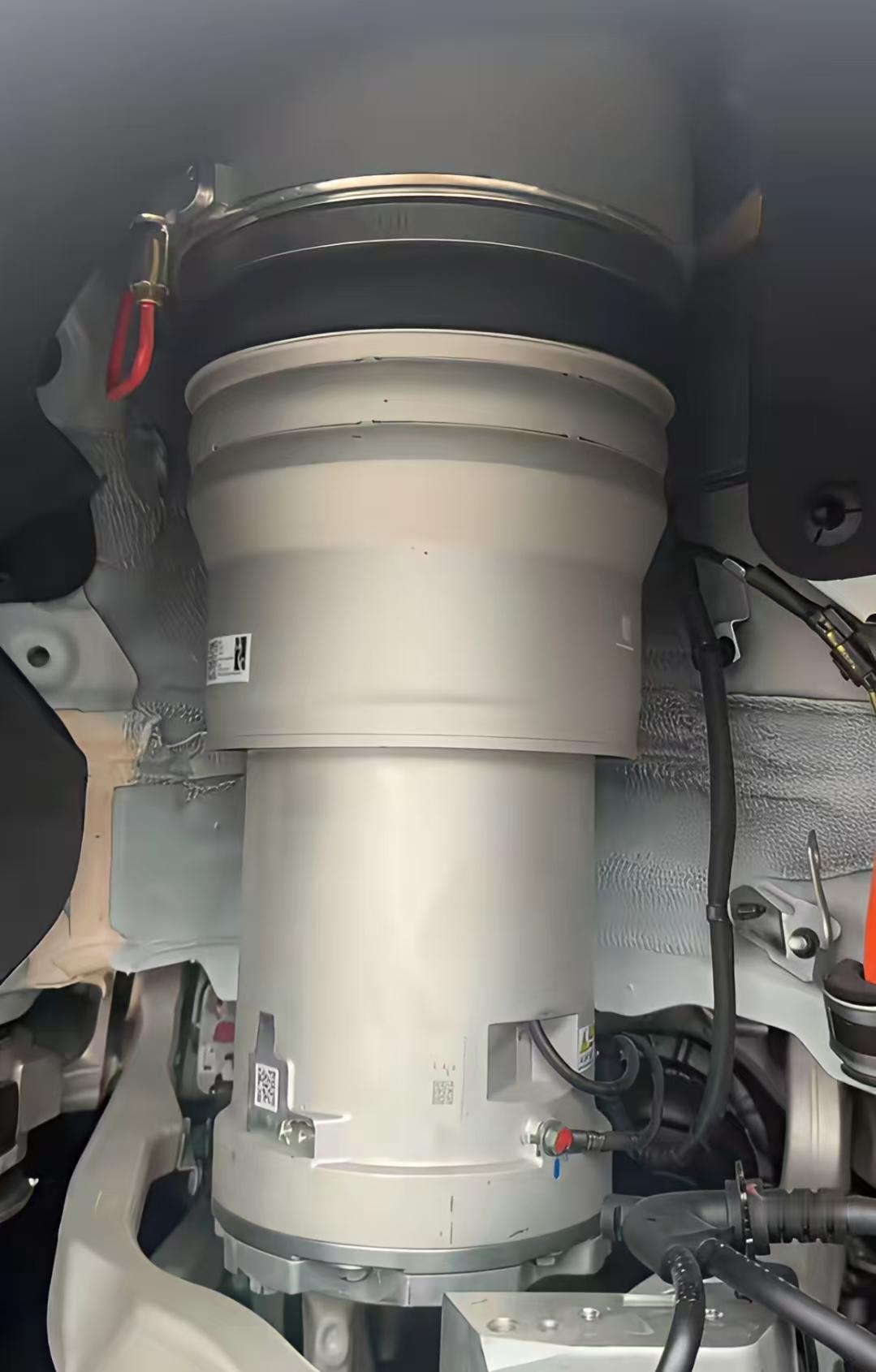 比亚迪的车，用料越来越扎实了。
以前都说比亚迪的车是筷子悬架，我还觉得是一个新的