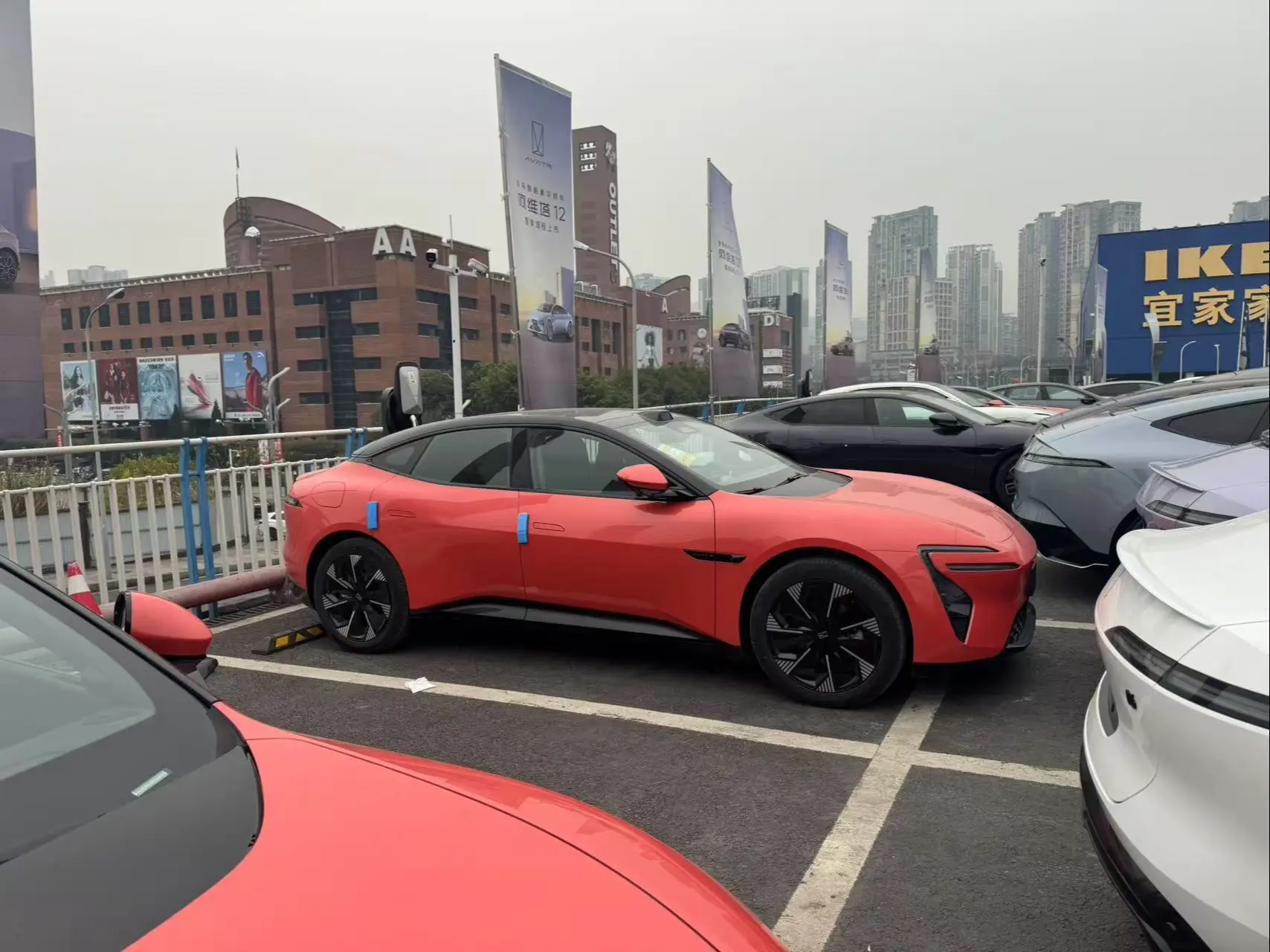 阿维塔06各颜色已到店！帅的嘞！操控更加运动，内饰更加年轻