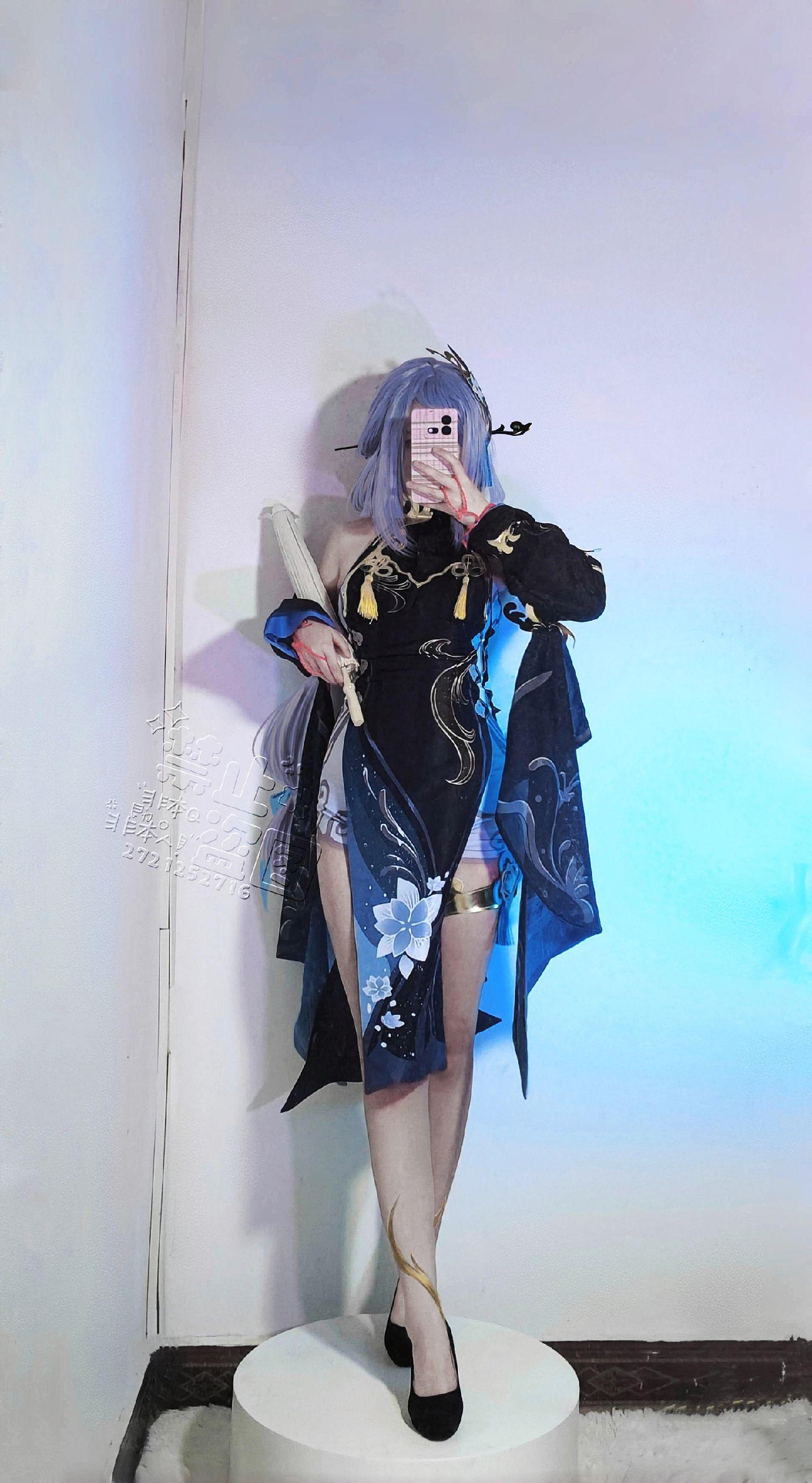 人们谈论着自由，话里却全是枷锁