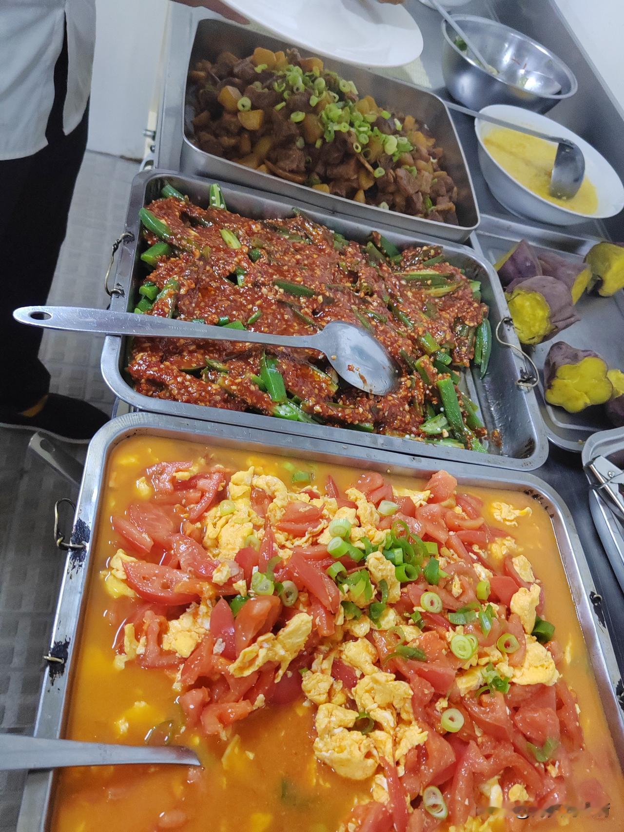 又是忙碌的一天，虽然有点累，但很知足很充实，因为这就是我想要的生活，为大家服务，