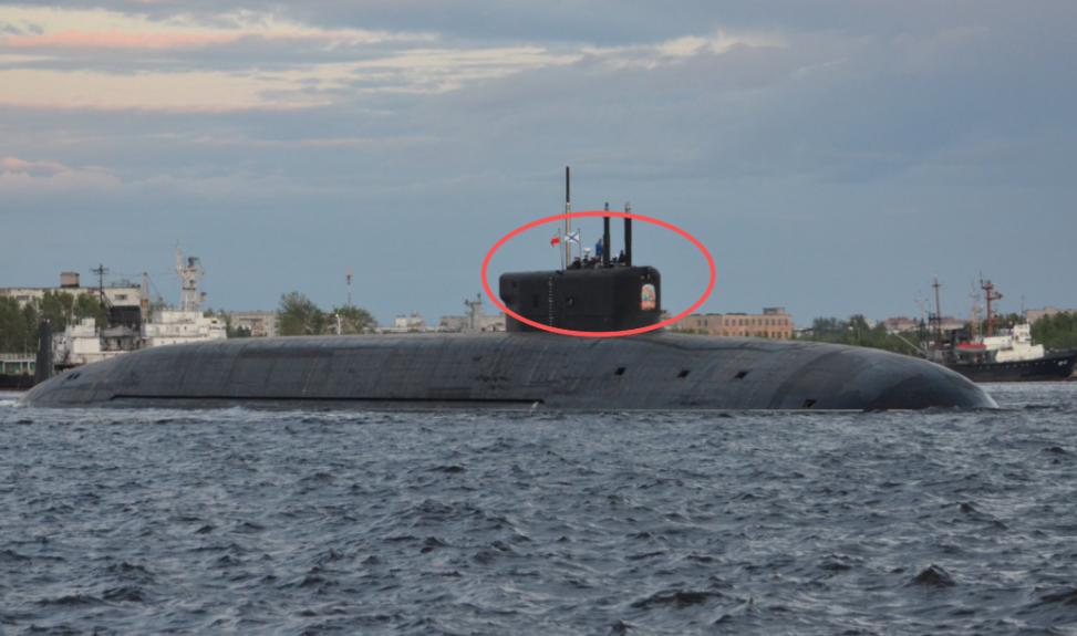 俄罗斯外长拉夫罗夫访华，一待就是两天，可是没想到，他人还没走，俄罗斯海军的一支舰