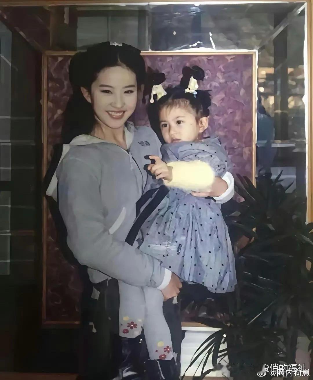 刘亦菲小时候才是真·神颜！从小美到大，颜值底子绝到离谱 