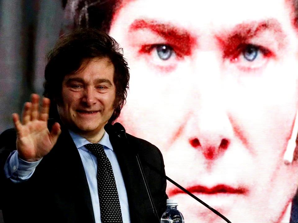 穿上西服就以为能上西方的餐桌了？

阿根廷方面以为在意识形态上亲美、再穿上西装就