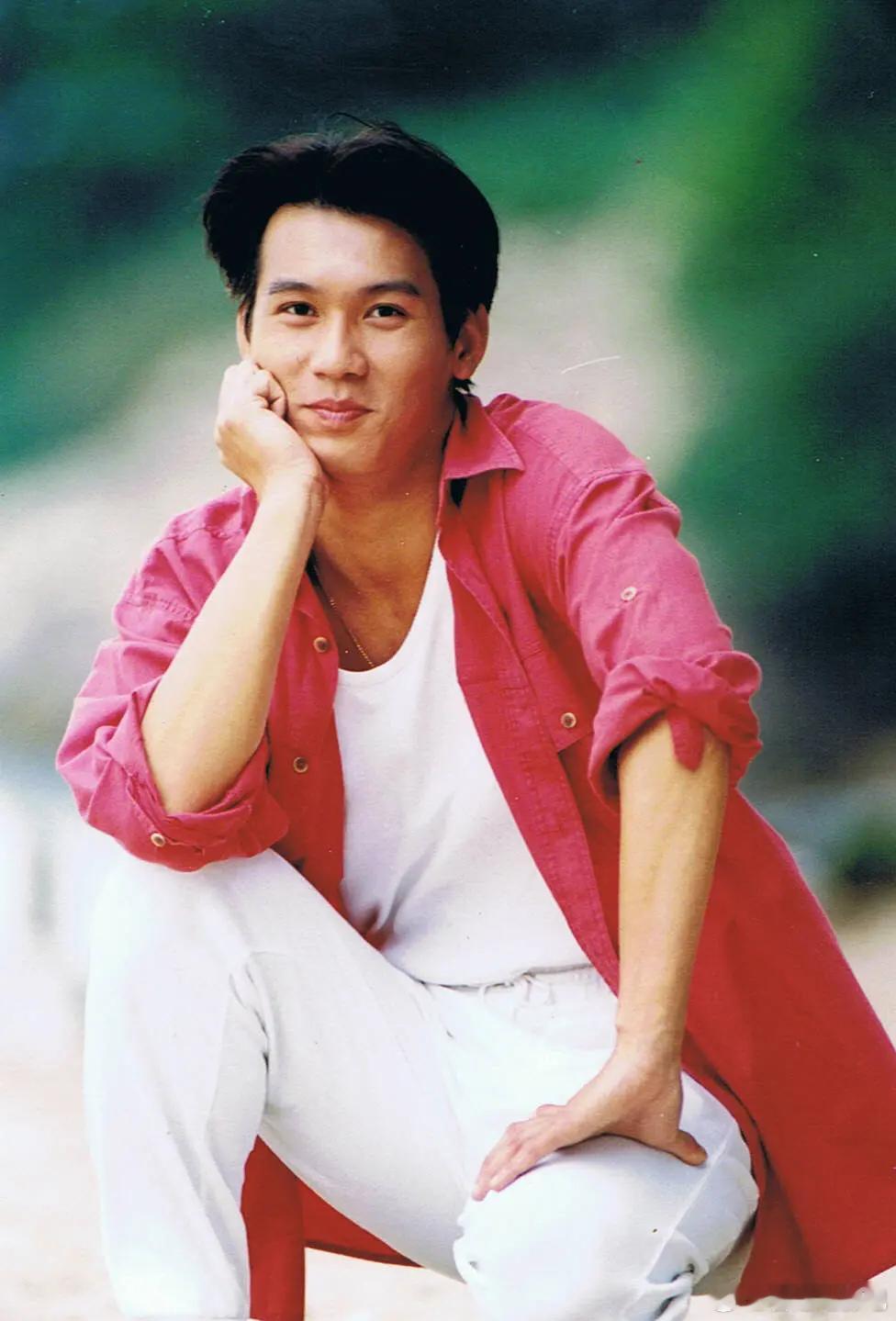 香港艺人甄志强去世，终年59岁，太太方心媛发讣文证实死讯。[蜡烛]甄志强早于90