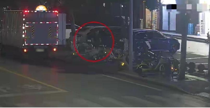 偷鸡不成蚀把米！陕西西安，男子租来大货车和仓库，又叫上3个同伙趁着夜色，开车沿路