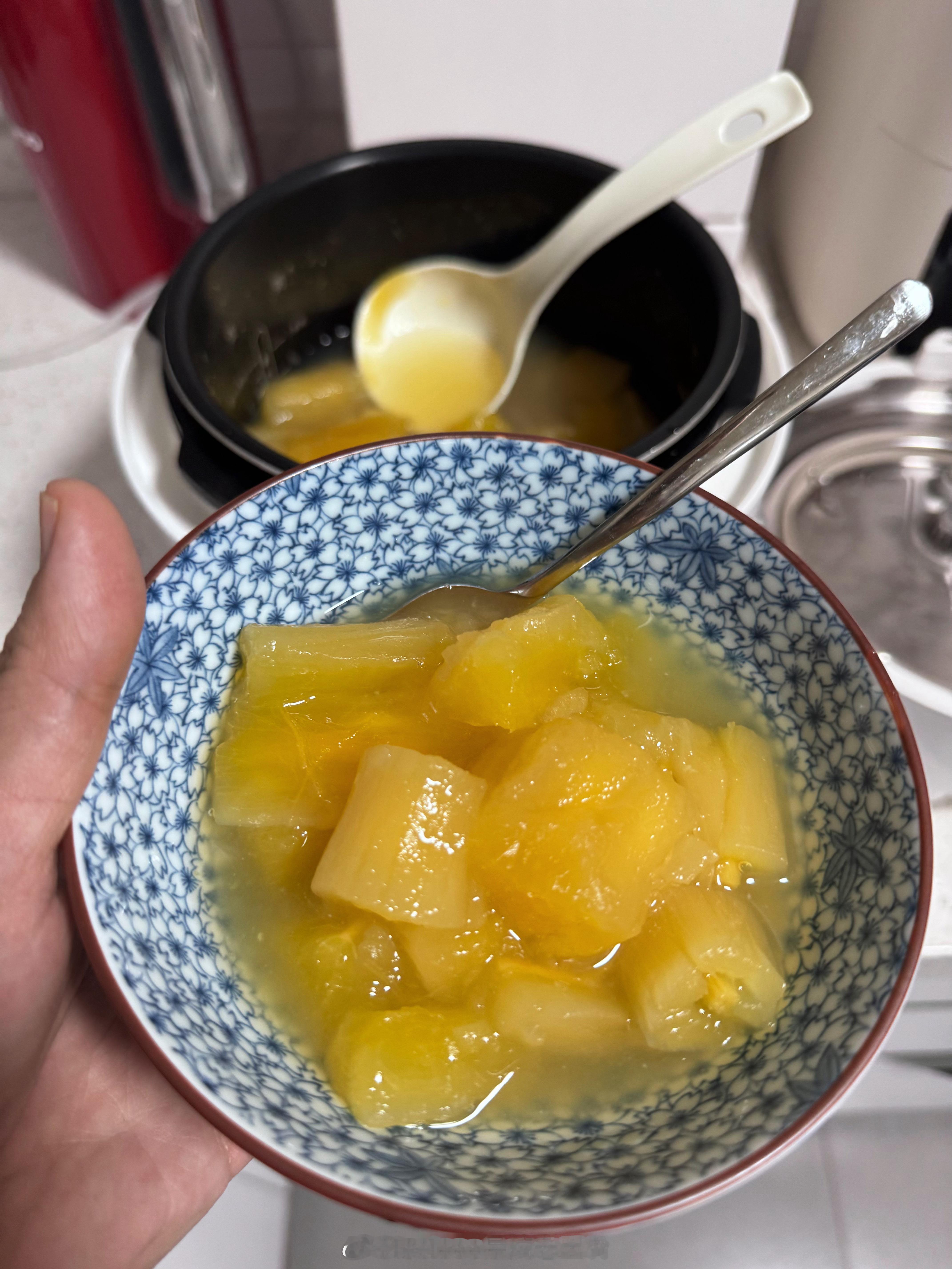 木薯糖水出师了第三次好成功，今晚不狂自己一把睡不着，很Q很粉，我失业没饭吃就去卖