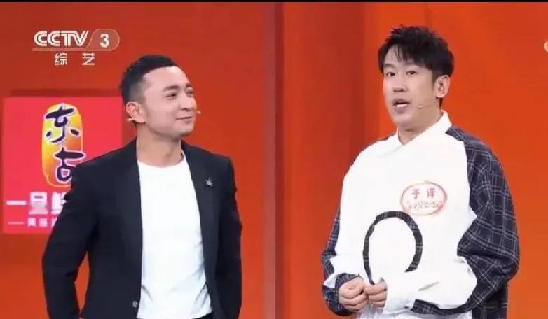 文娱界，唯一一个有绰号的主持人，这样看脸也不显长啊？他原来是辽宁台的。好长时间没