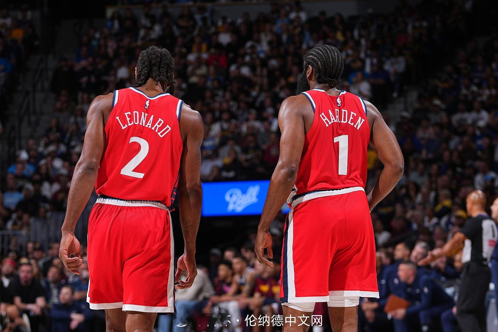快船过去17场的进攻效率同期第2，净效率第5！这期间伦纳德场均32.1分6.8板