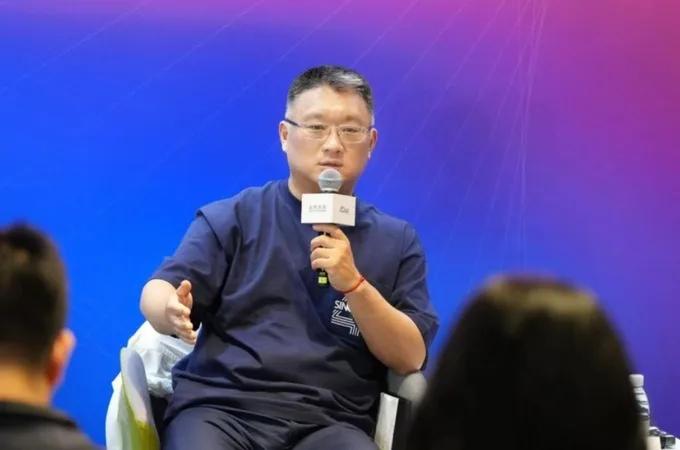在浩瀚的商业宇宙中，贾健旭的职业生涯犹如一颗璀璨的流星，以令人瞠目的速度划破长空
