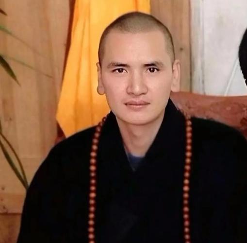 惊！释明心或成释永信接班人？


释永信这辈子最对的事

可能就是选了释明心接班