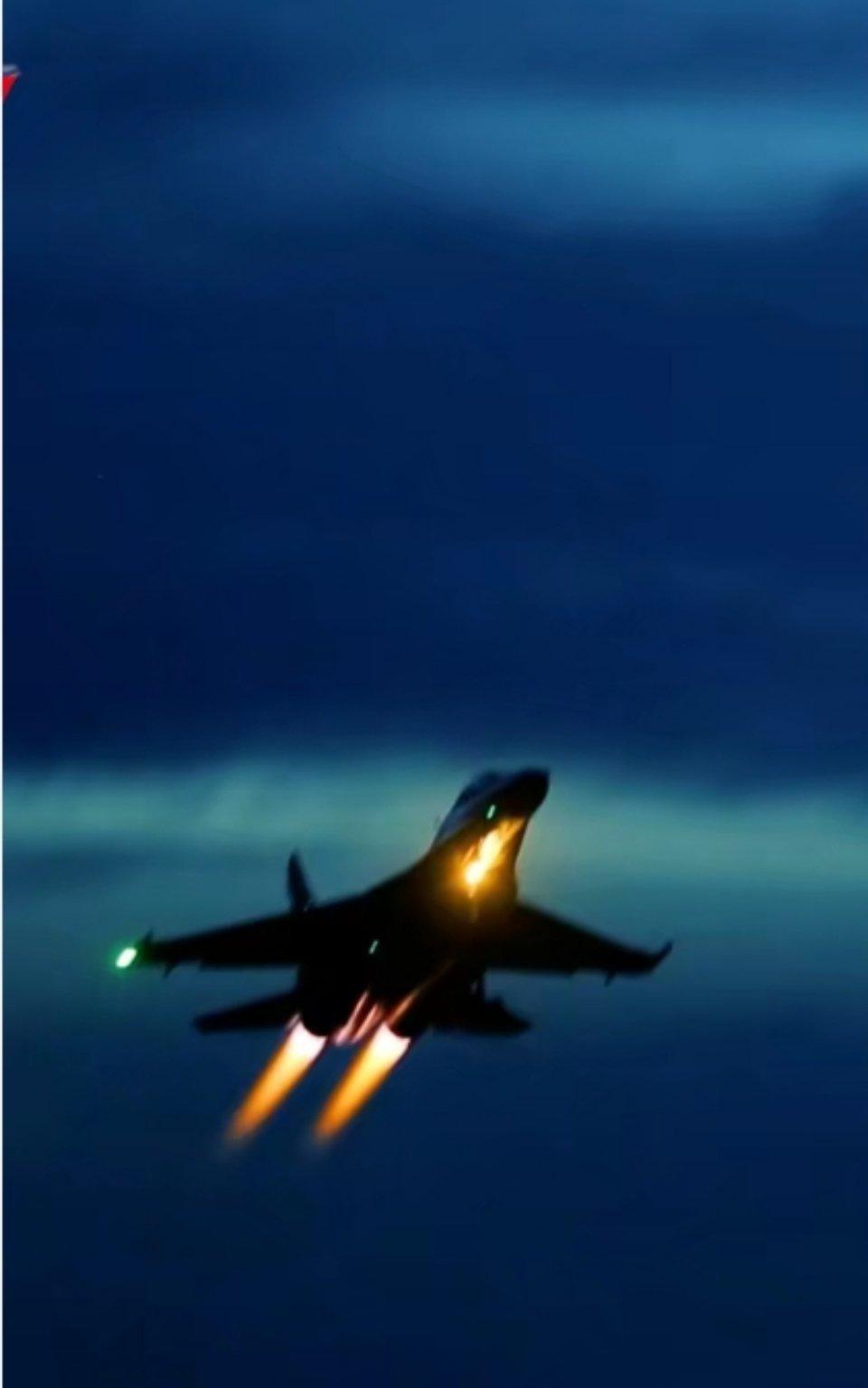 #人民海军航空兵71岁生日快乐#1952年6月27日，人民海军航空兵第一师成立。