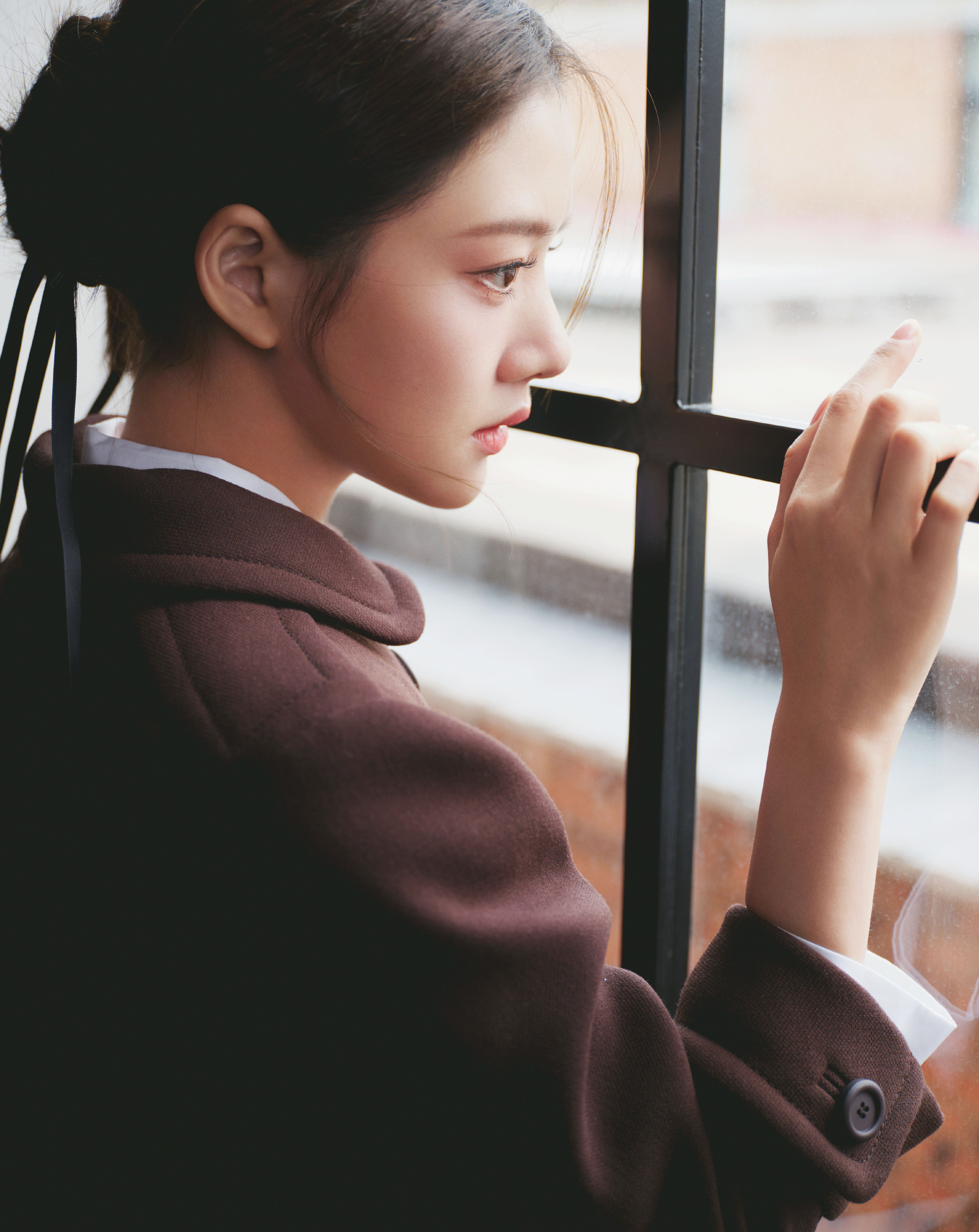 任敏豆棕色小香风，怡然自洽，绽放个性 