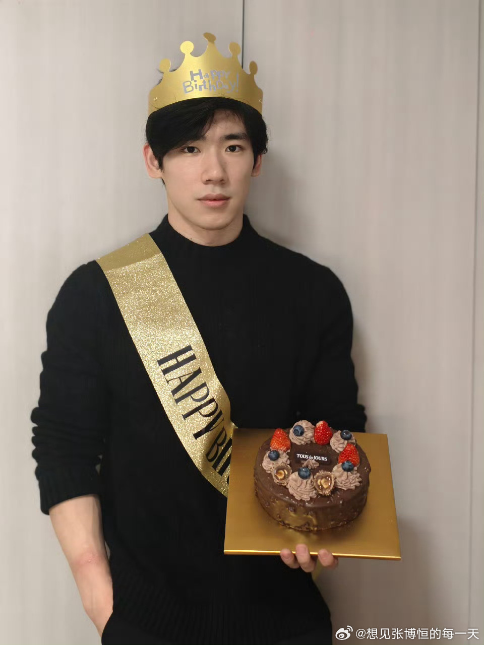 张博恒晒26岁生日照26岁的张博恒，你好张博恒祝贺自己来到2.6版
