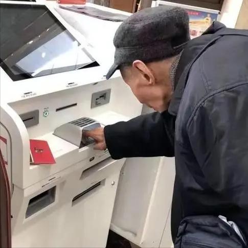 “银行终审败诉！” 河南商丘一名 62 岁老人翻出二十多年前绿色老式存折，账面清