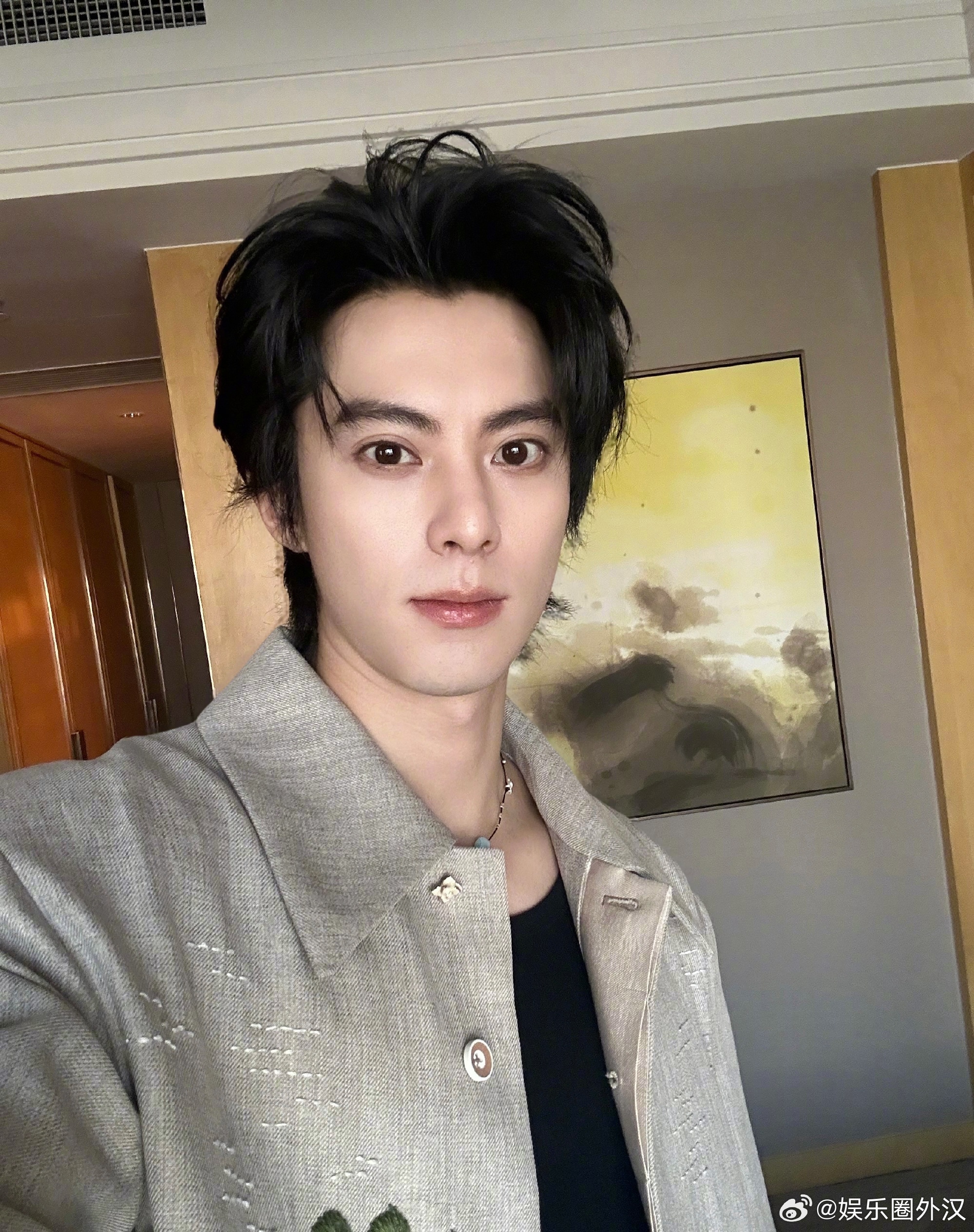 网传王鹤堤、宋祖儿深度接触《阿吱阿吱》，听说导演找的还是曾庆杰。民国设定，前世今