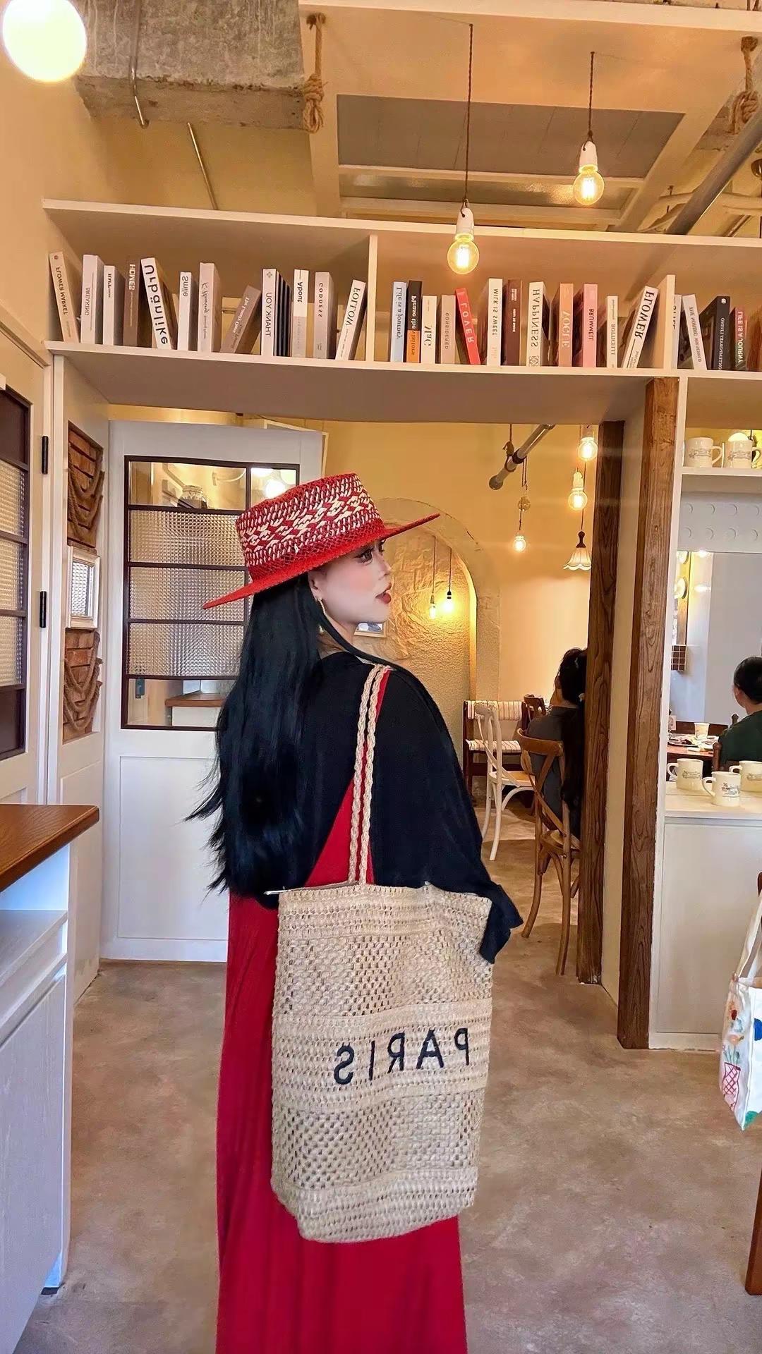 ❤️🖤红黑搭配 松弛感满满。穿搭 145小个子穿搭 度假神裙 出片穿搭