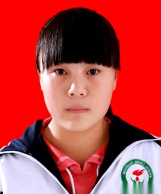 你4岁的时候在干嘛？
玩泥巴？还是哭着闹着要看动画片？
有个女孩，4岁，已经踩在