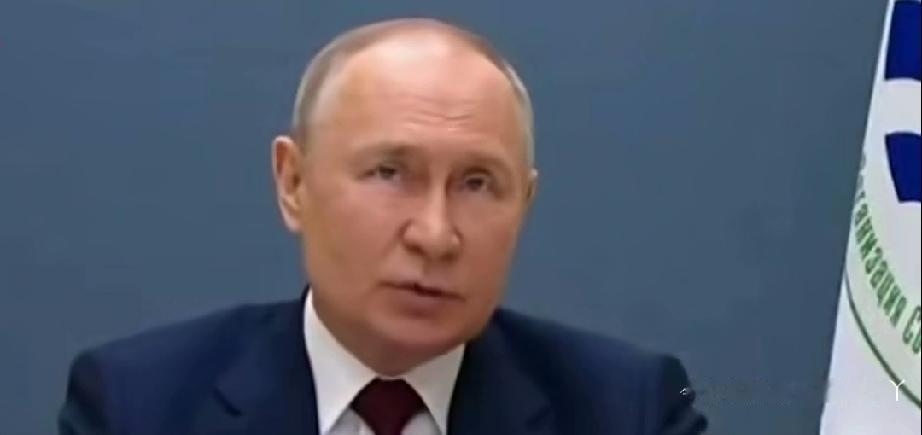 73岁普京直接在年度记者面对记者追问恋爱状况，这位硬汉干脆甩了句“是的”，还坦言