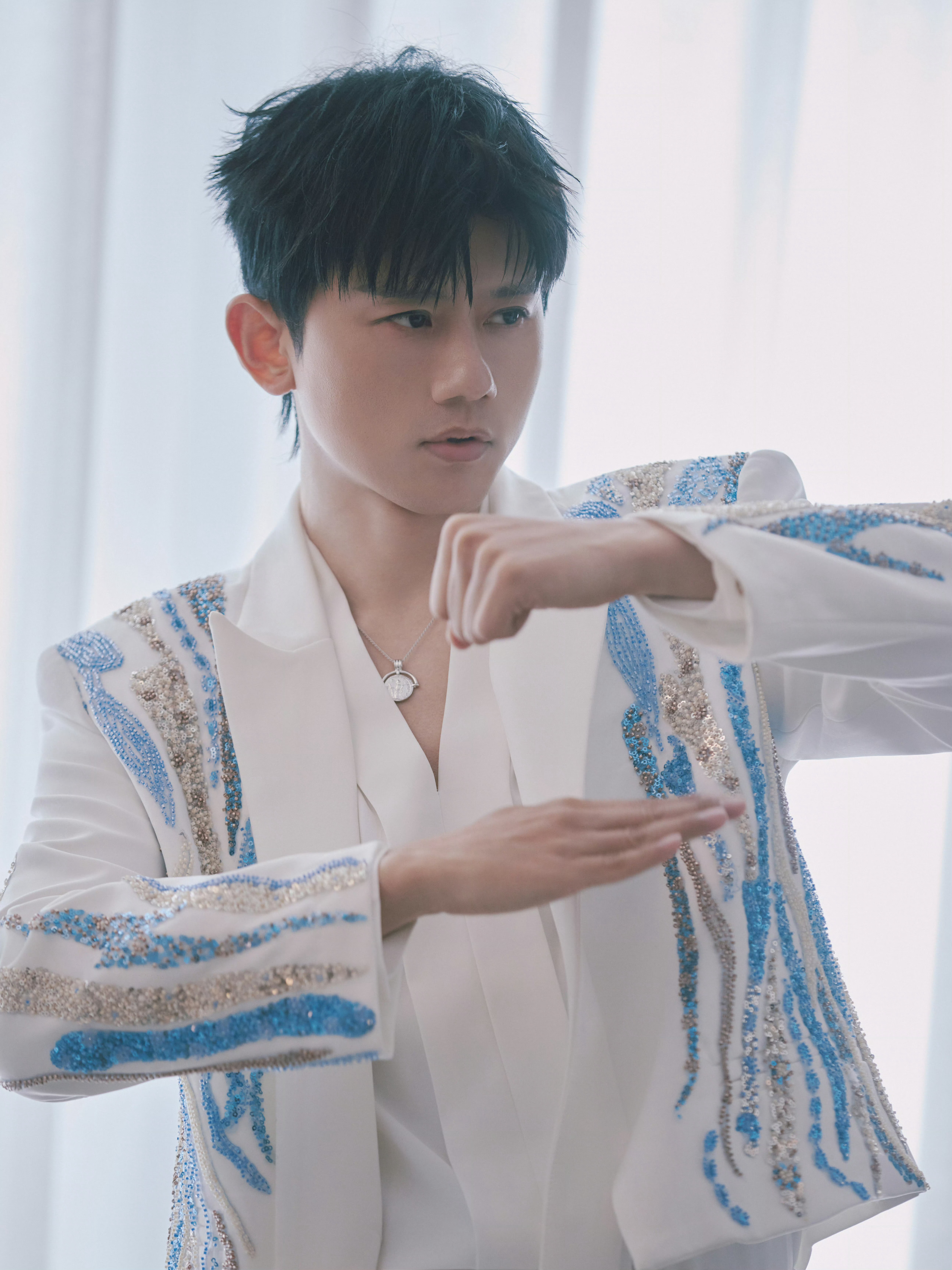 张杰国乐无双🩵张杰未live巡回演唱会 周一愉快，晨光漫过窗棂，卸下周末闲散，