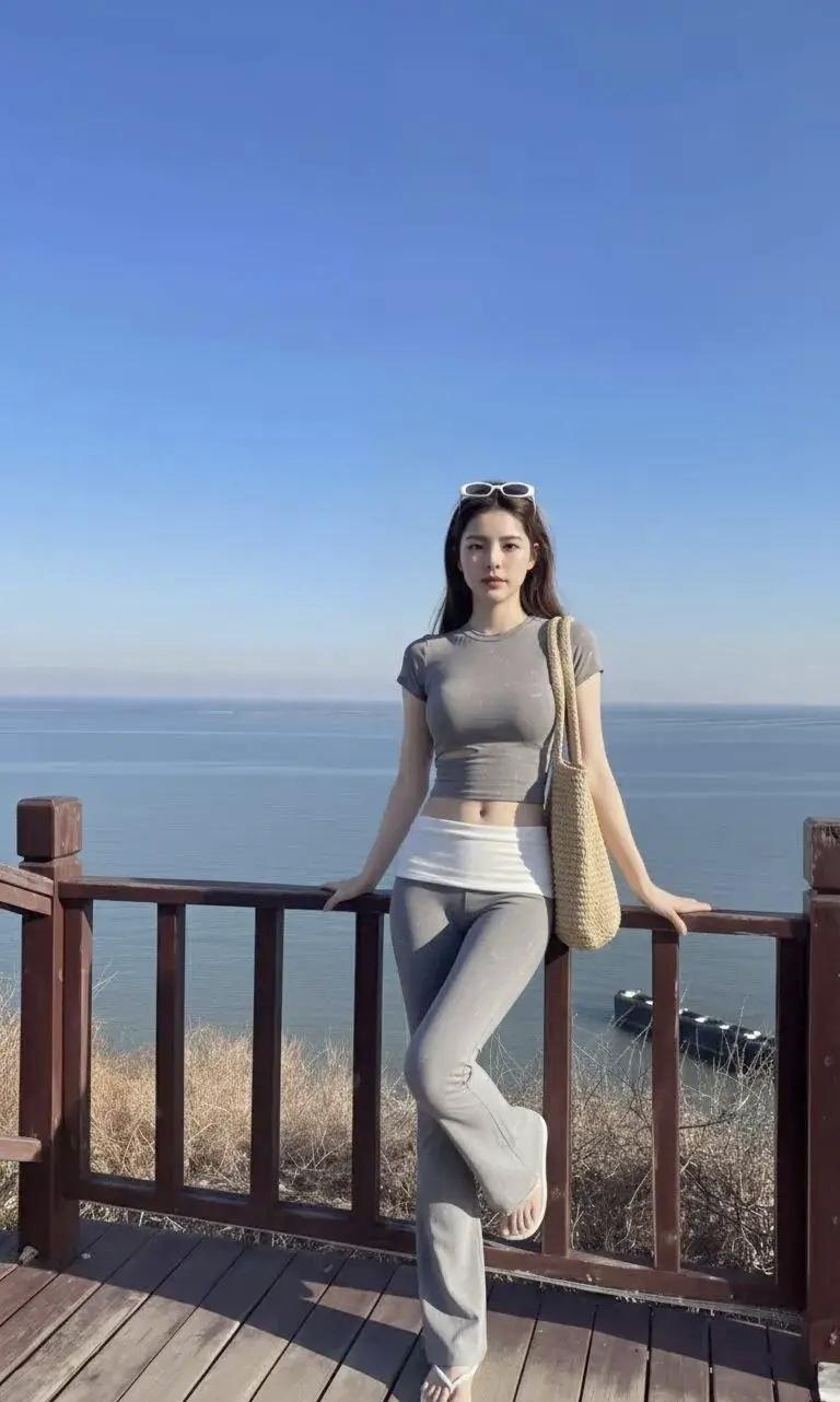 海边休闲时光，轻松自在的度假穿搭