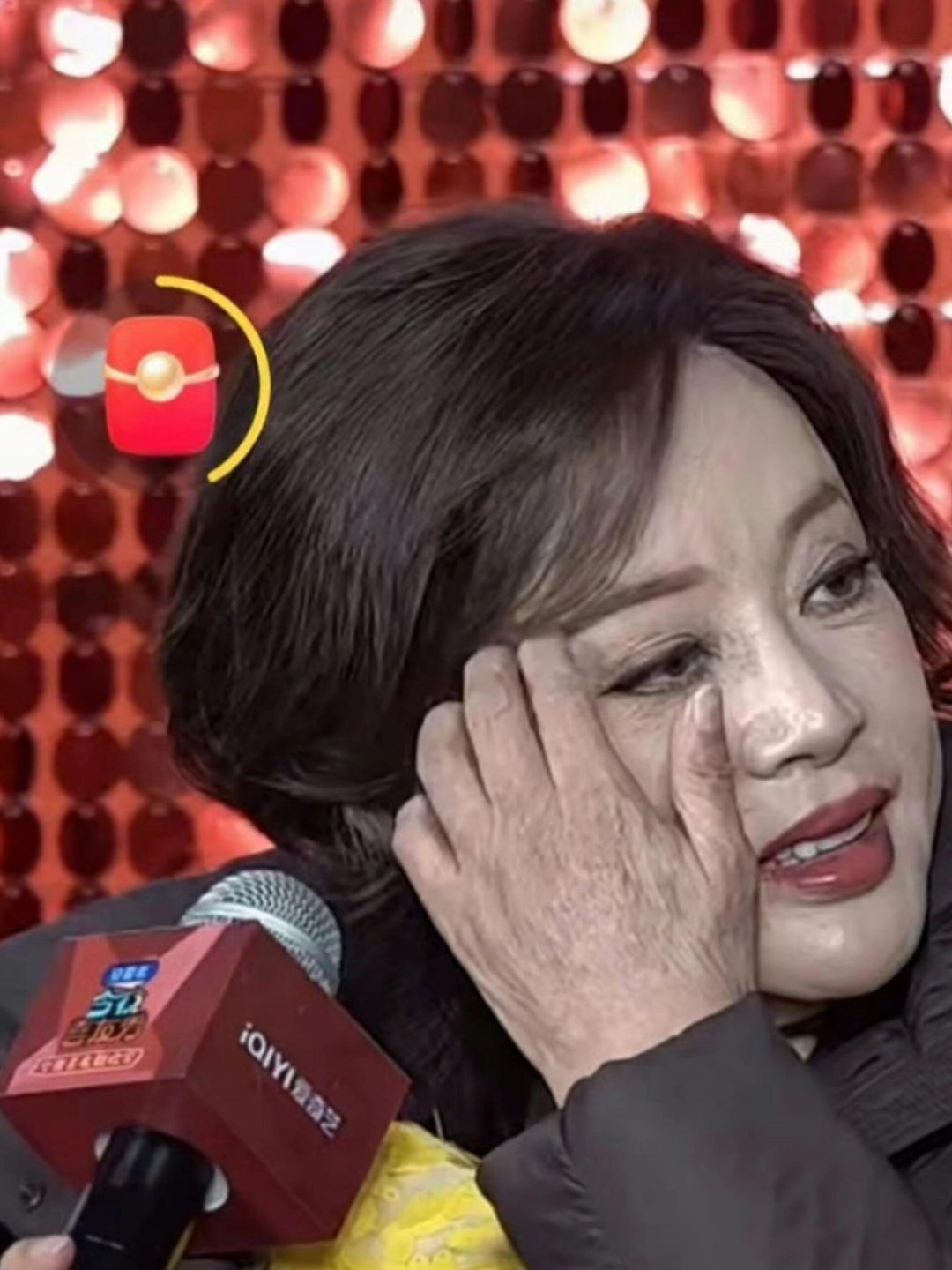 刘晓庆的手，暴露了她的年龄。 