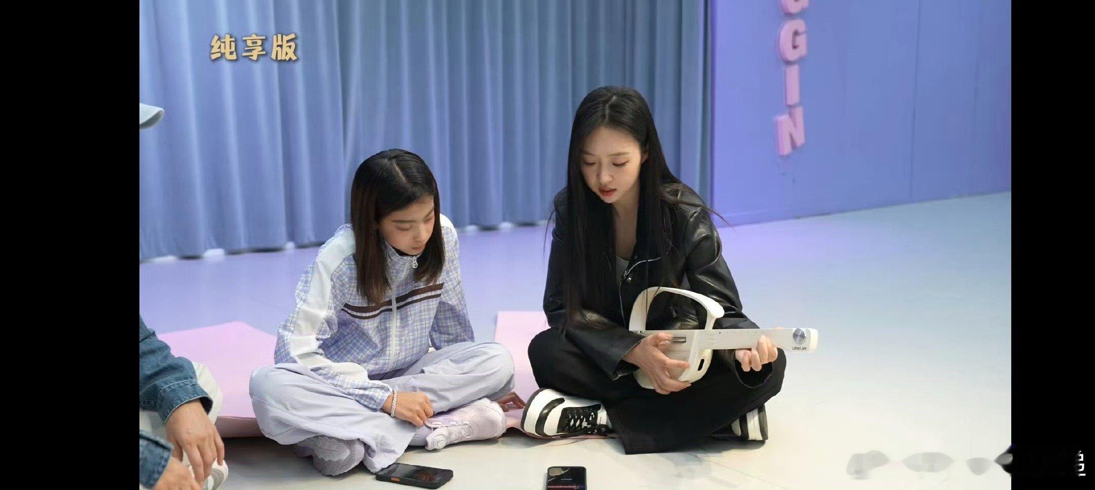 管乐被李雪女儿的学舞速度震惊到了 李雪女儿这是什么学舞速度，管乐的眼睛都看直了。