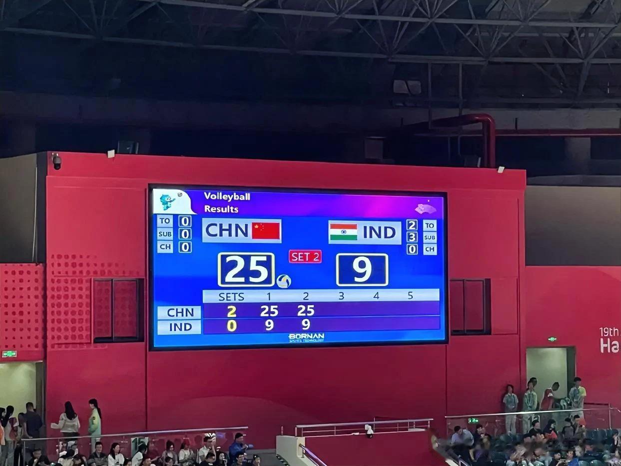 杭州亚运会女排小组赛，中国女排在刚刚结束的一场比赛中，3:0战胜印度队。
如此对