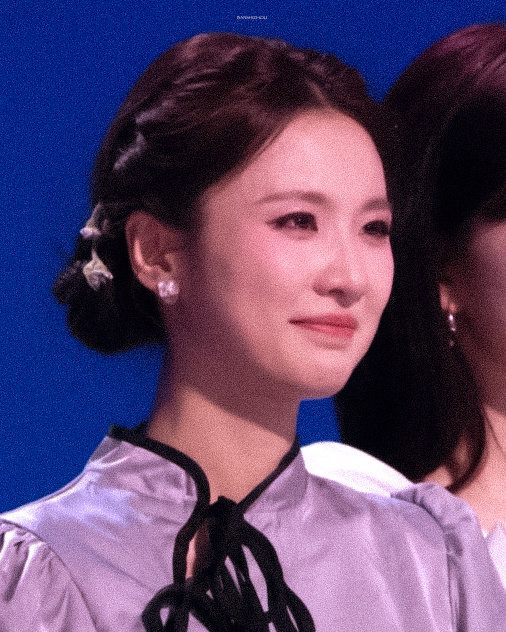 张慧雯我懂了什么叫明媚的忧伤 刚刷到那段哭戏片段直接被戳中，她眼里含着泪还弯着嘴