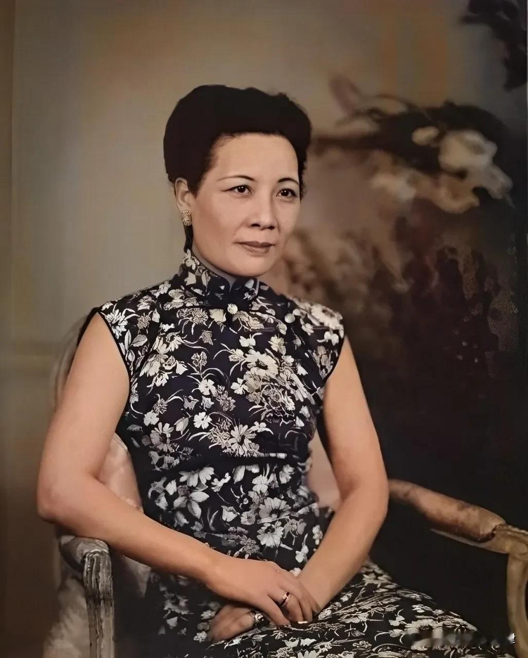 1949年解放溪口，解放军推开宋美龄卧室，满屋幽香藏着大讲究
 
1949年5月