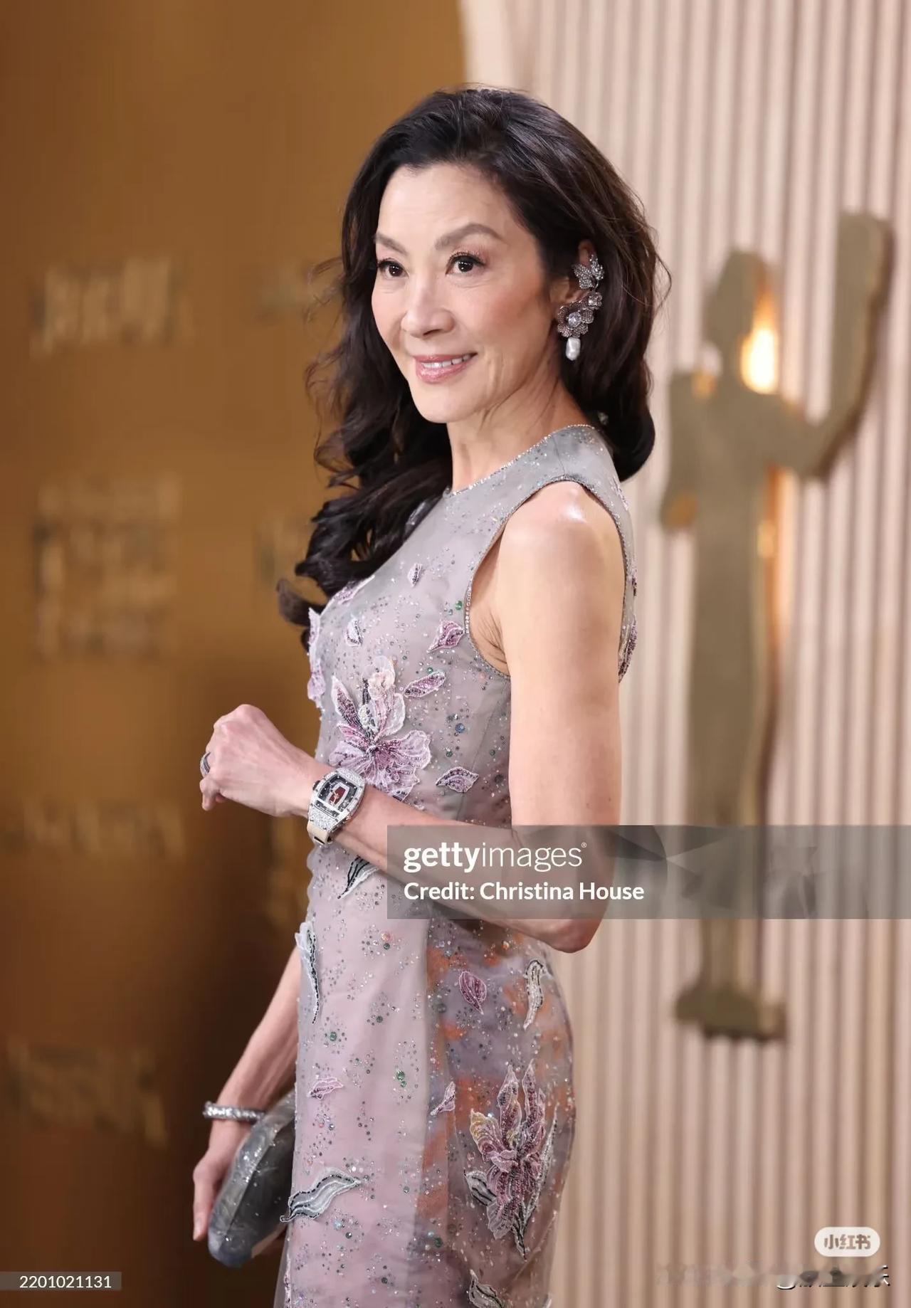 杨紫琼
—— 美国演员工会奖
和Lily一起颁发影帝大奖，新鲜出炉的Armani