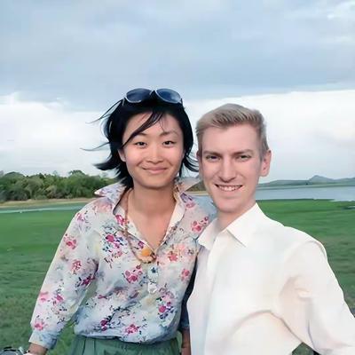 央视名嘴敬一丹的学霸女儿王尔晴今年40岁了！当年她风光嫁给苏格兰小伙尼克，羡煞旁
