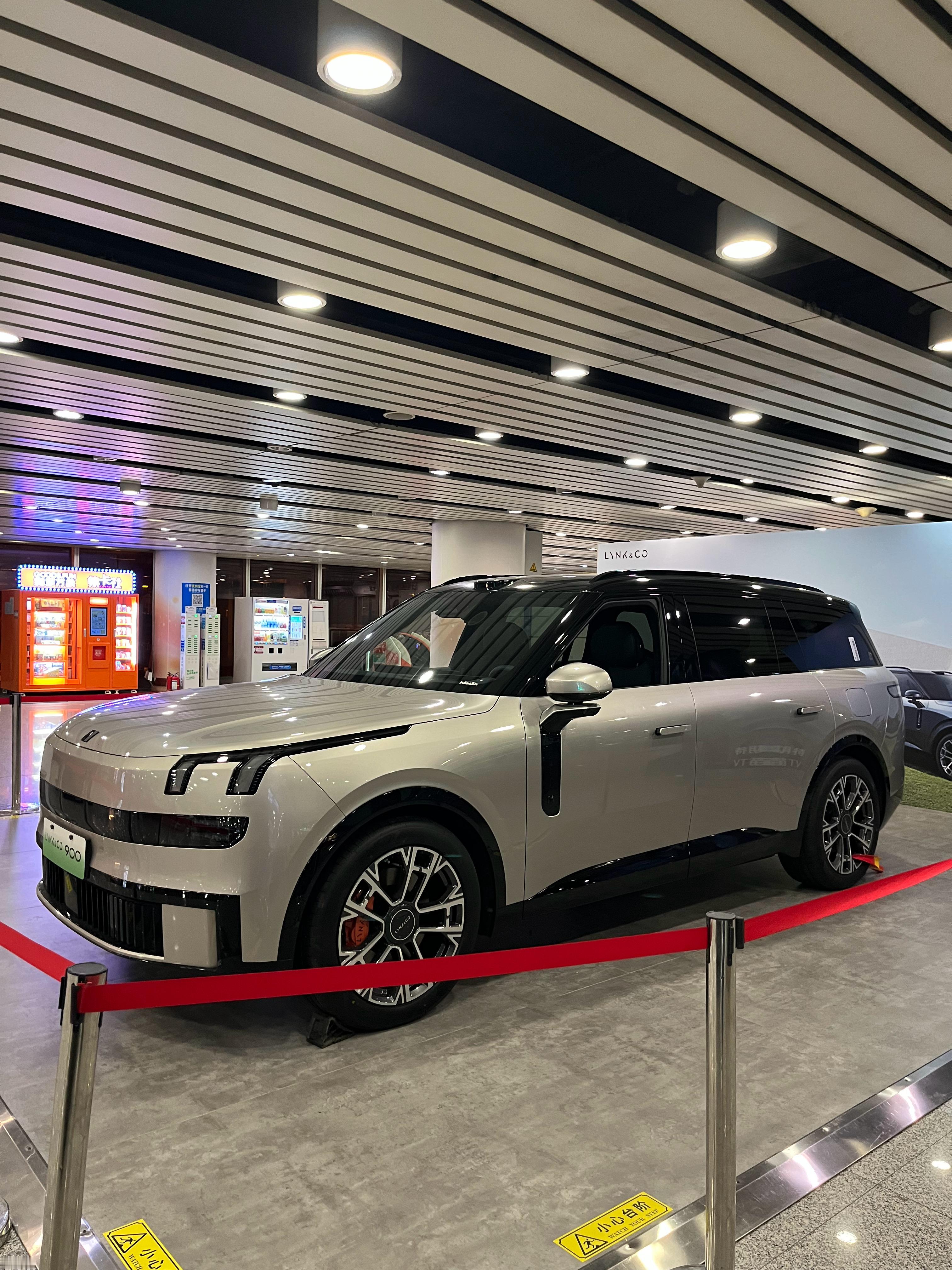 每次回国都出新车，即使中间就隔了三个月[允悲] ​​​