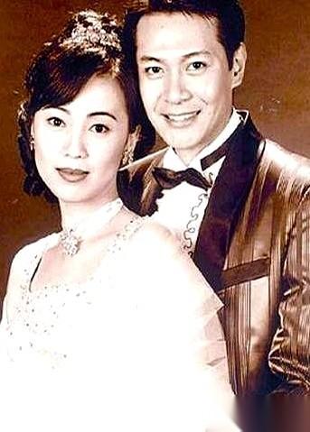 1996年，在《我和春天有个约会》里红透半边天的邓萃雯，怎么也想不到，自己正被一