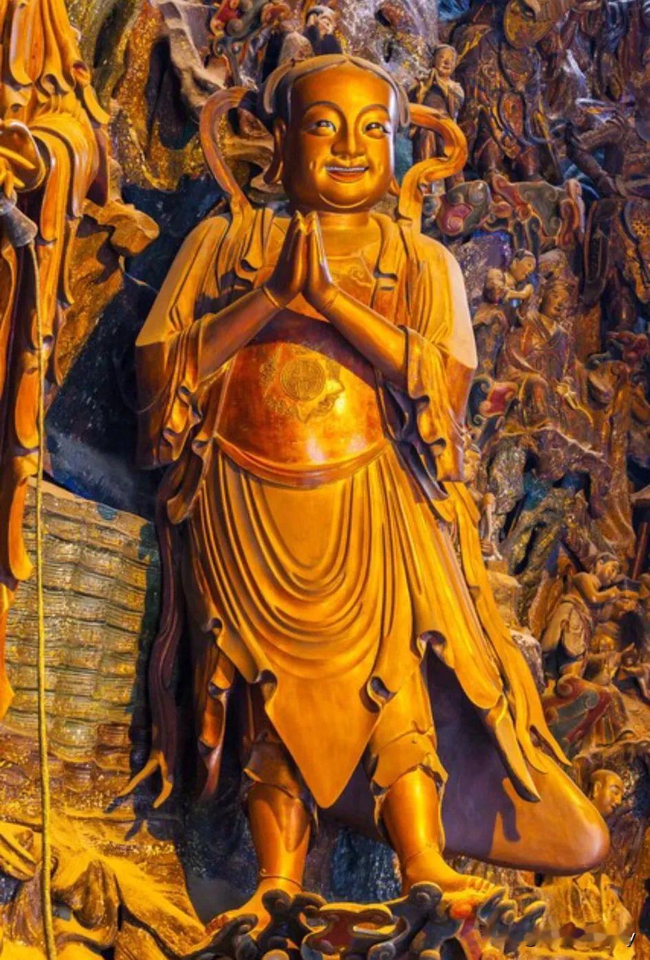 家居摆放
一定要知道禁忌
大门不对着阳台。
正确：镜子不要对床。
门前不有阻，两