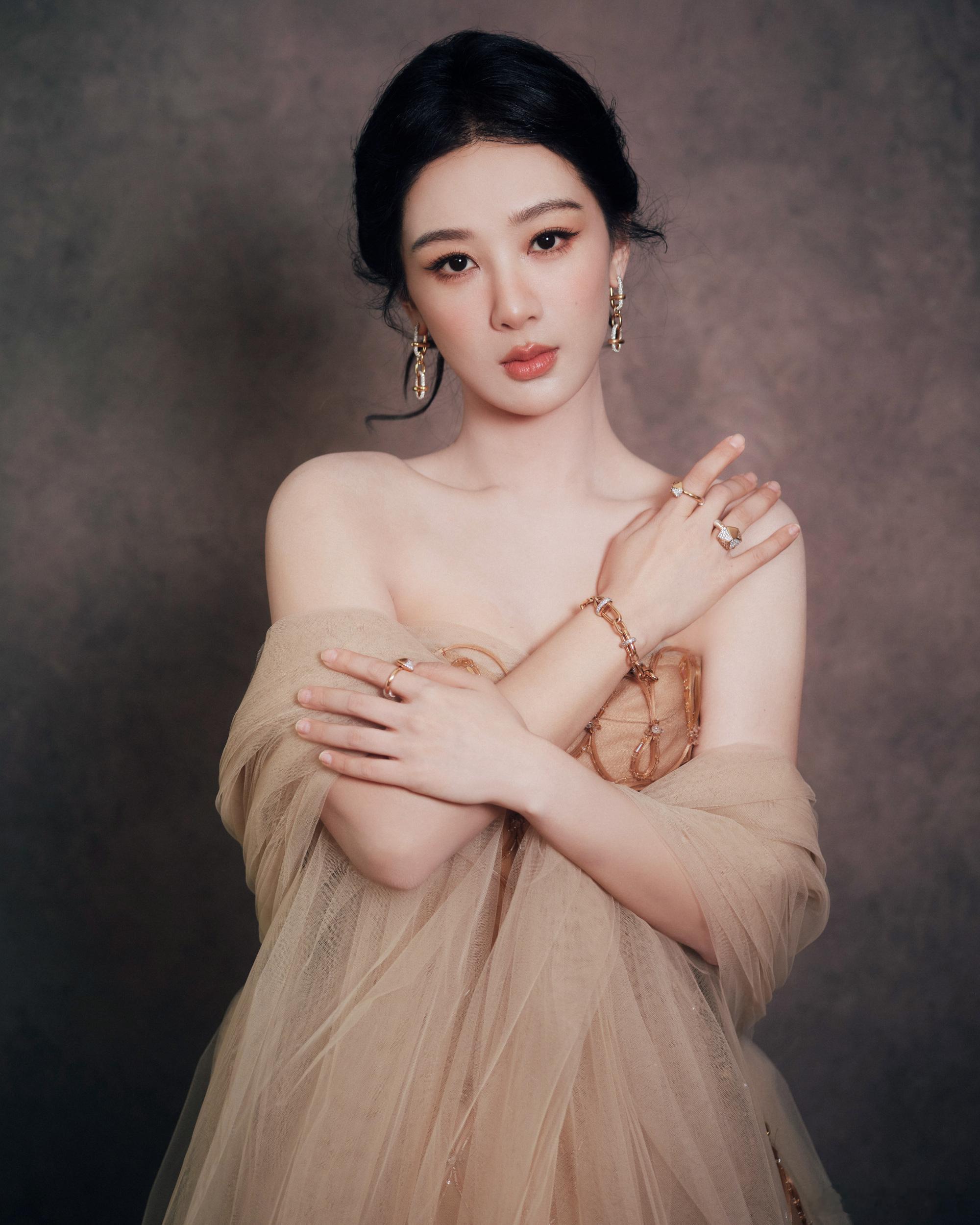 杨紫 × 抖音生活服务心动榜广州线下活动正式宣布造型图集发布！抖音生活服务心动榜