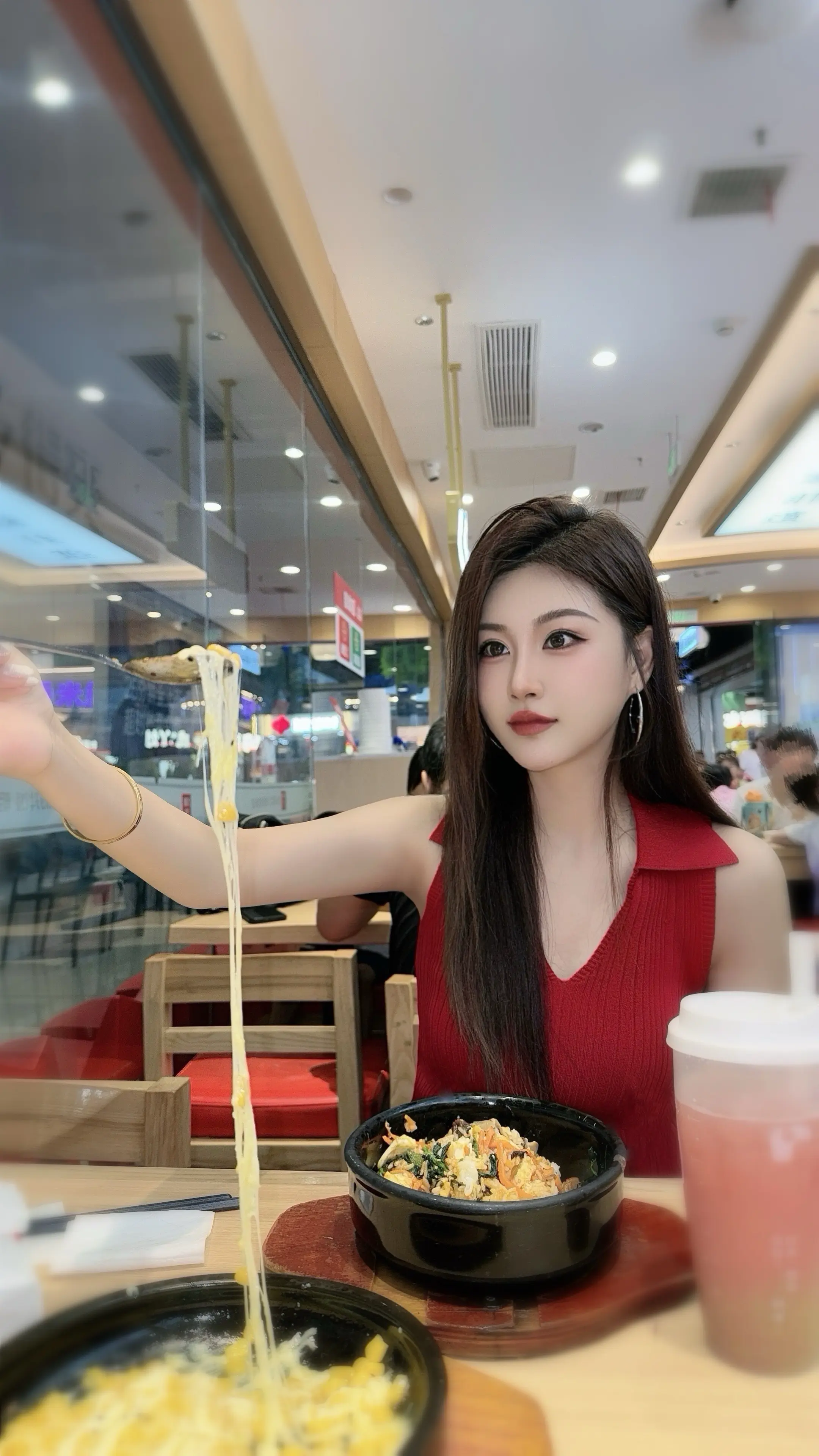 醒了吗宝宝，钱给你放银行了 想花就去拿，衣服给你放商场了 想穿哪件就去...
