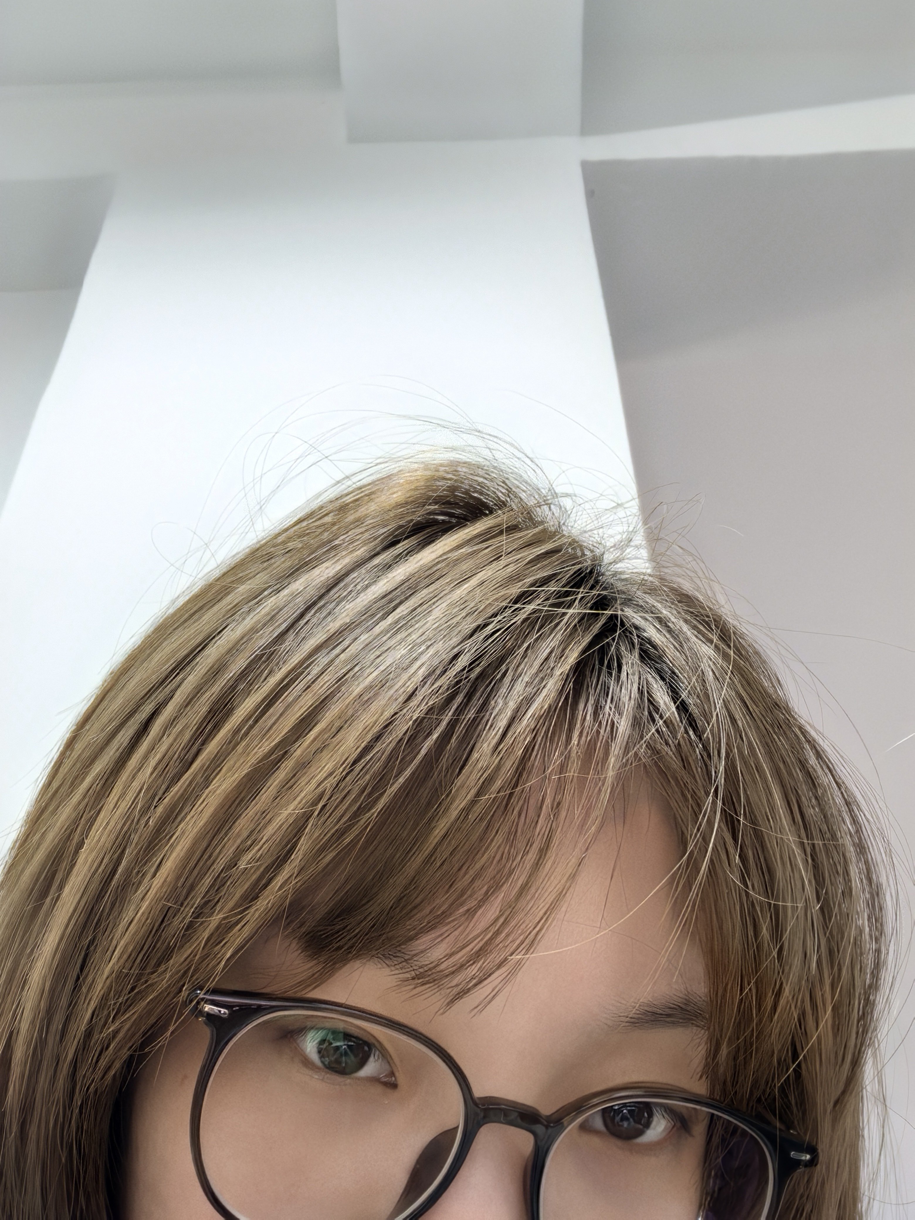 漂发需谨慎…主包现在每个月都要重新染一下不然就会变得黄黄绿绿的非常难看啊