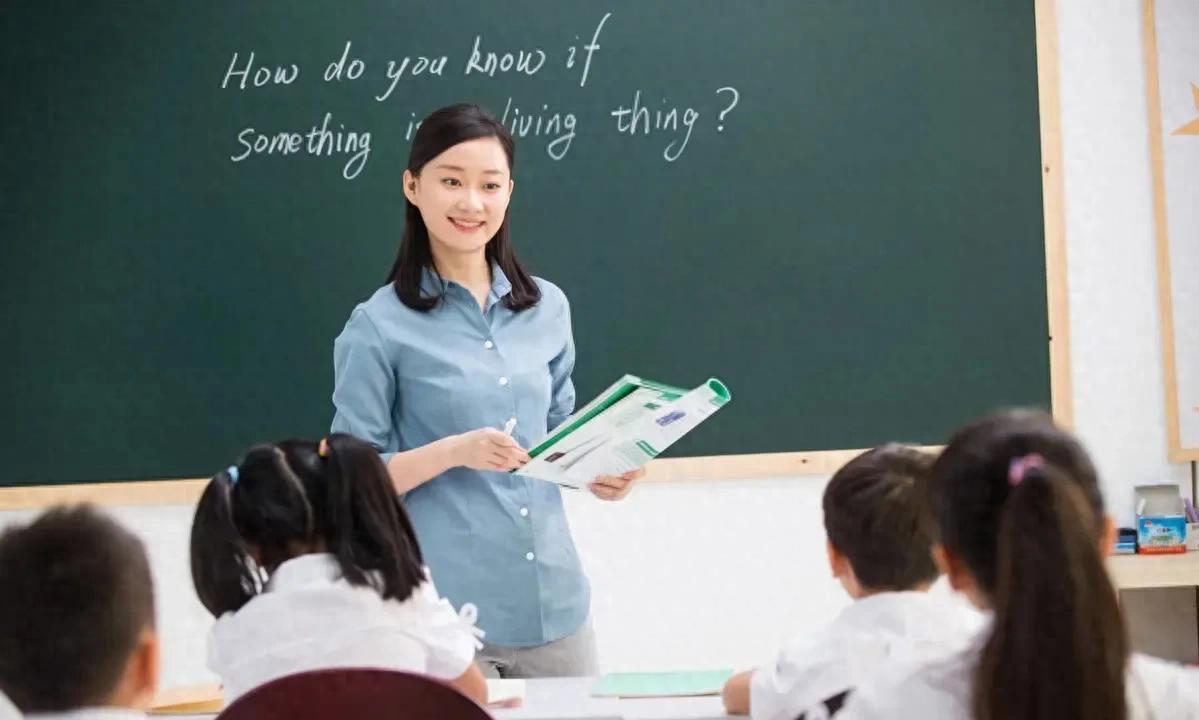现在的社会为什么对教师，尤其是中小学教师有这么大的恶意？

近些年，很多中小学老