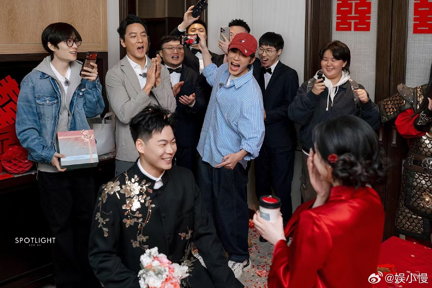 井胧上一秒误闯婚礼下一秒受邀婚礼风华合伙人里误闯素人婚礼，转头就收到师弟婚礼邀请