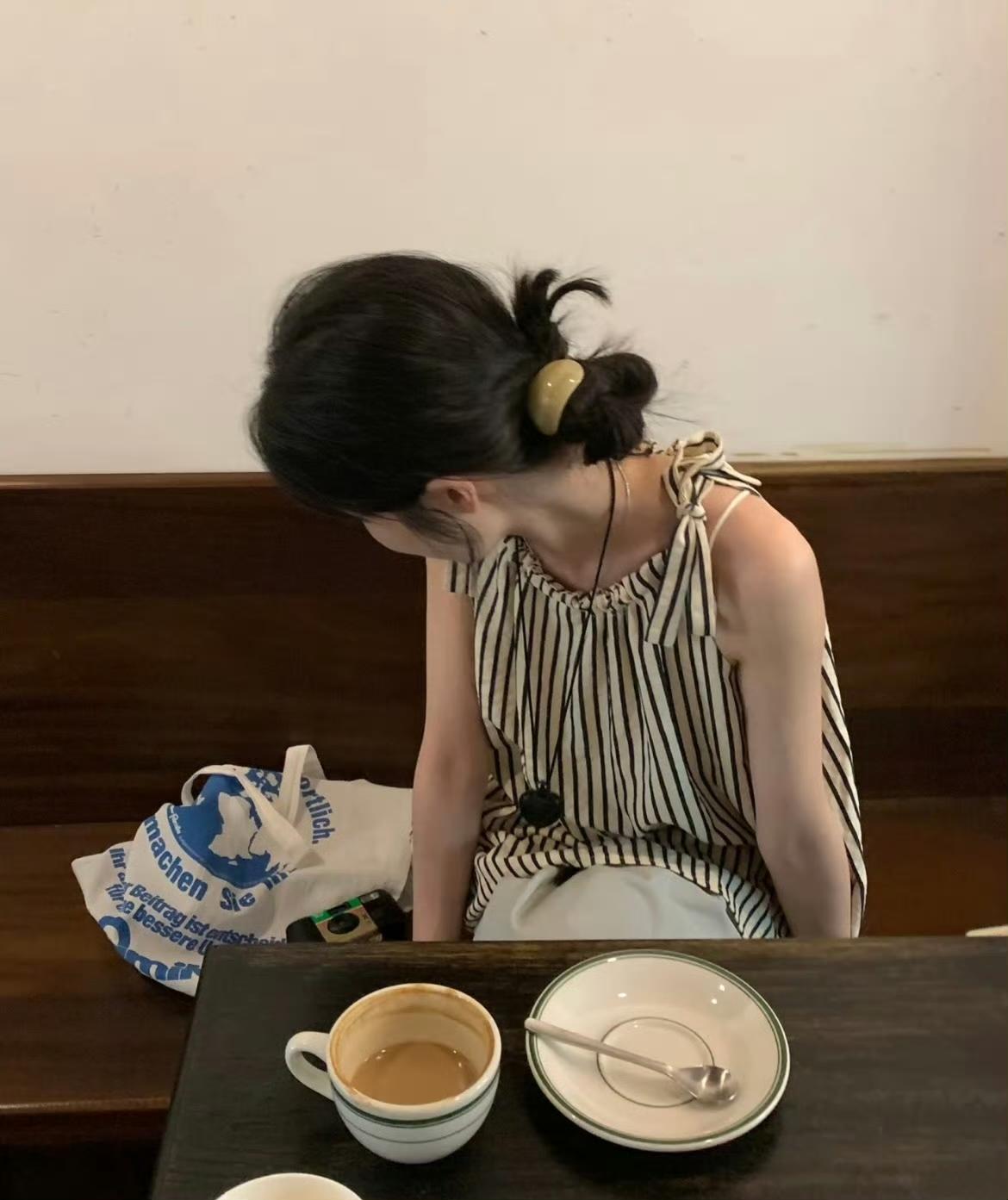 从不羡慕人来人往的新鲜感，只羡慕在心里的人一直都在..