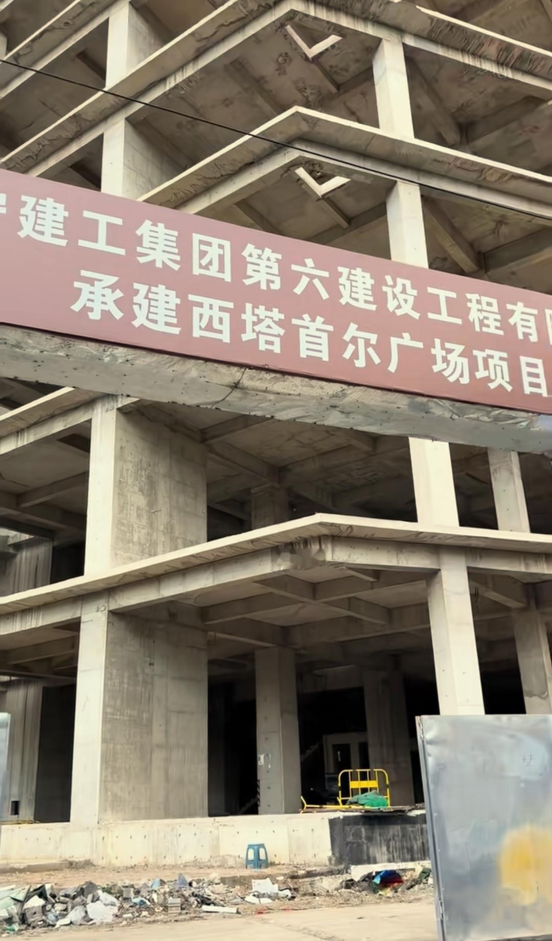 今天闲着没事经过沈阳市西塔首尔广场，内心是深有感触。之前这个项目闲置了很多年，今