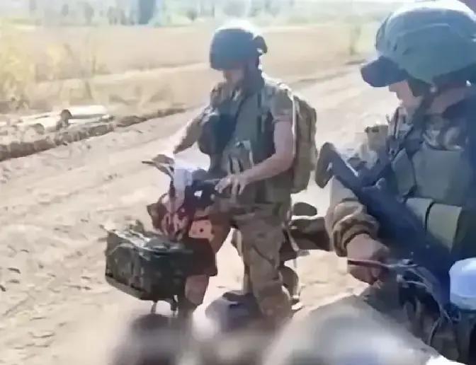 说起来还挺搞笑的！打了三年的俄乌战争，最终发现，真正管用的三件武器，居然都是中国