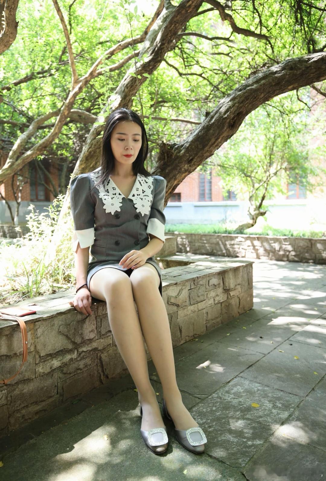 今天穿什么[超话] 连身裙美女精彩人像[超话] ​​​