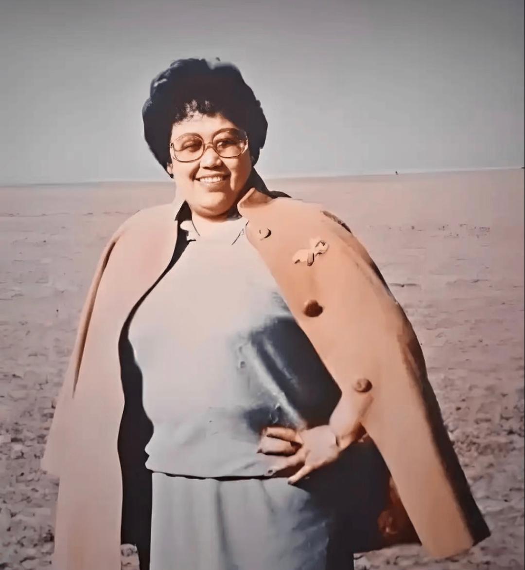 陈丽华给迟重瑞买的手表价值不菲，自己却在早市花15块剪刘海，剪完还让师傅找5块零