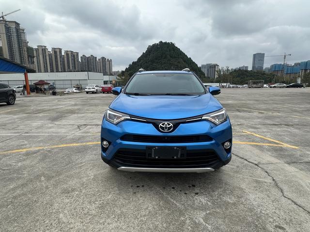 二手2016款RAV4荣放四驱版，家用越野两不误
预算卡在10-13万，想找一台