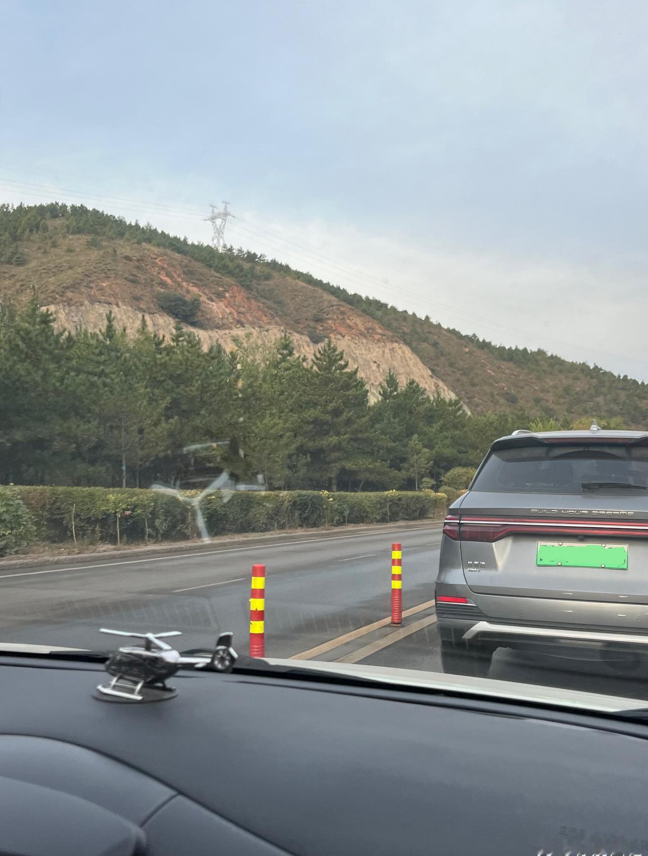 早上好啊。
已经出发了，防止堵车。今天也不出去吃饭了，游客太多了，也买不上饭。