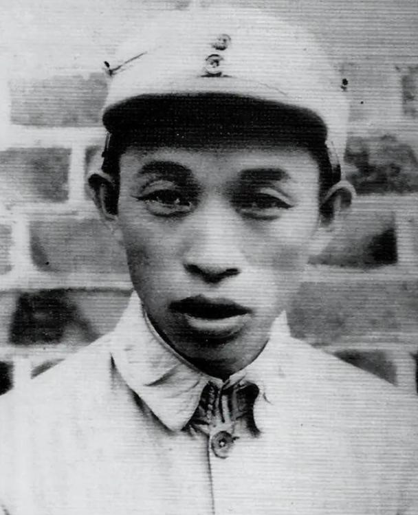 1943年,一名侦察员慌慌张张到新四军第6师16旅旅部报告：“旅长，不好了，我在