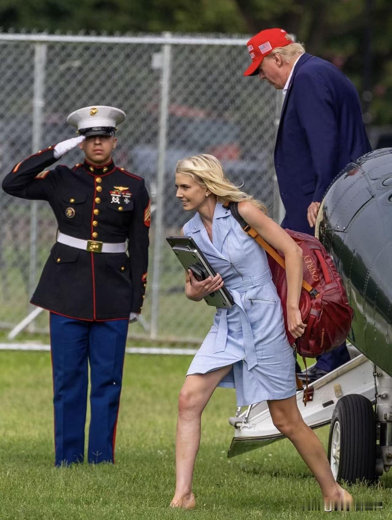 助理是一個不輕鬆的工作💼💐
President Trump Returns 