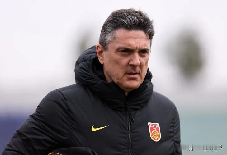 中国U23男足主帅安东尼奥真是玩火自焚！今天中国U23男足将会在亚洲杯半决赛中迎